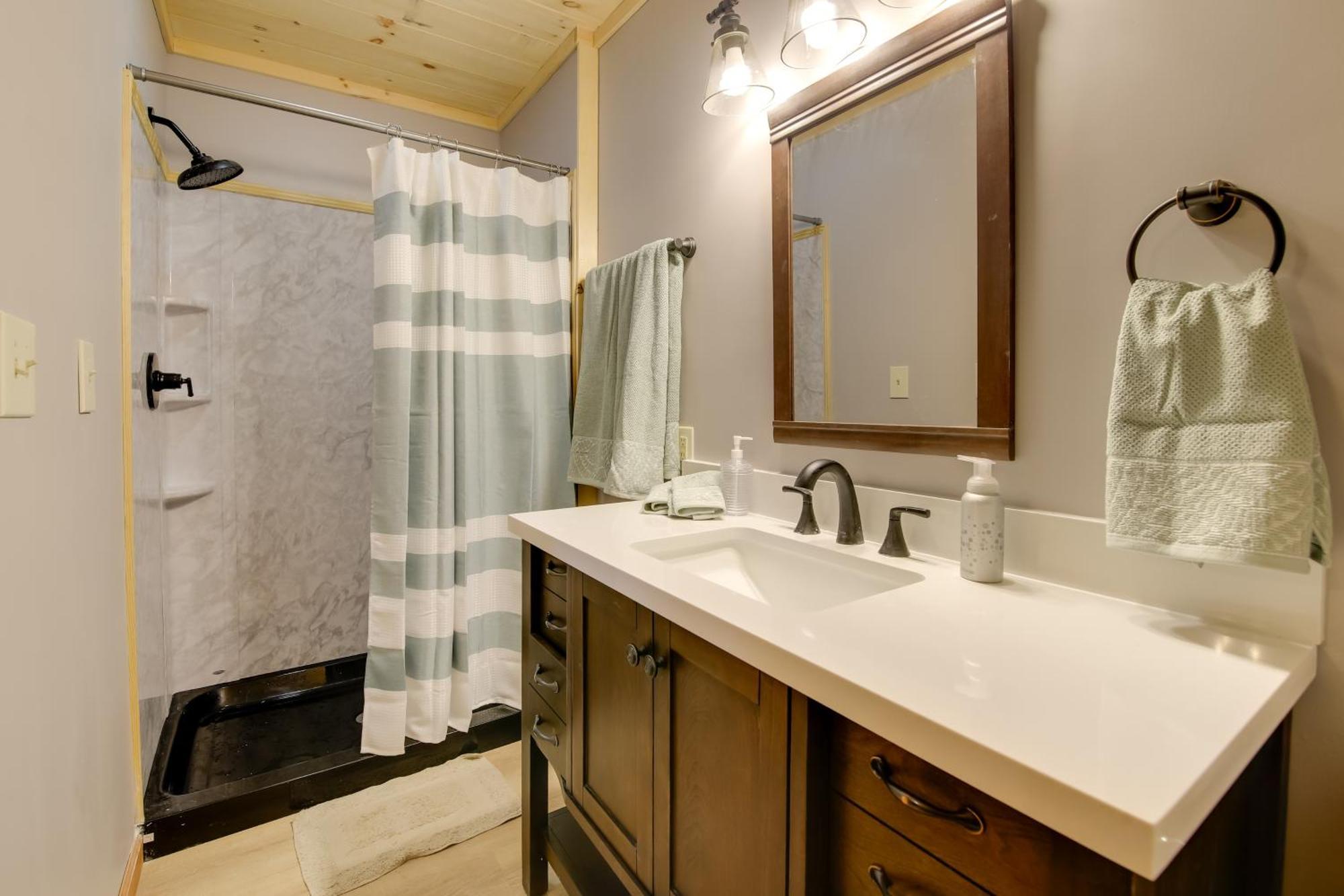 Gatlinburg Mountain Cabin With Hot Tub, Deck And Games Extérieur photo
