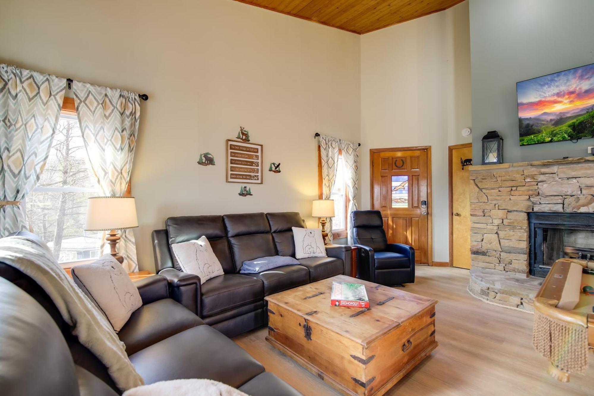 Gatlinburg Mountain Cabin With Hot Tub, Deck And Games Extérieur photo