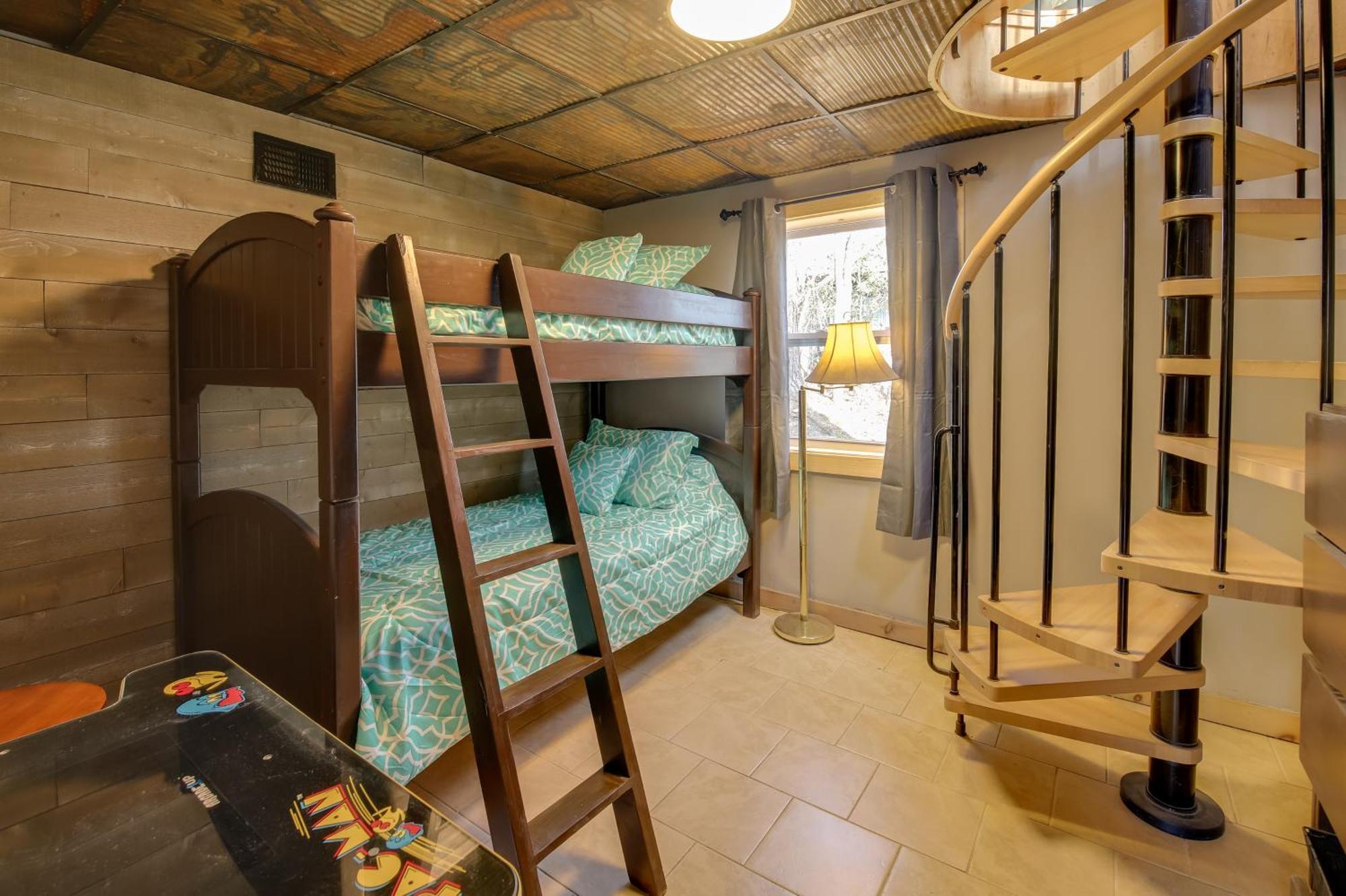 Gatlinburg Mountain Cabin With Hot Tub, Deck And Games Extérieur photo