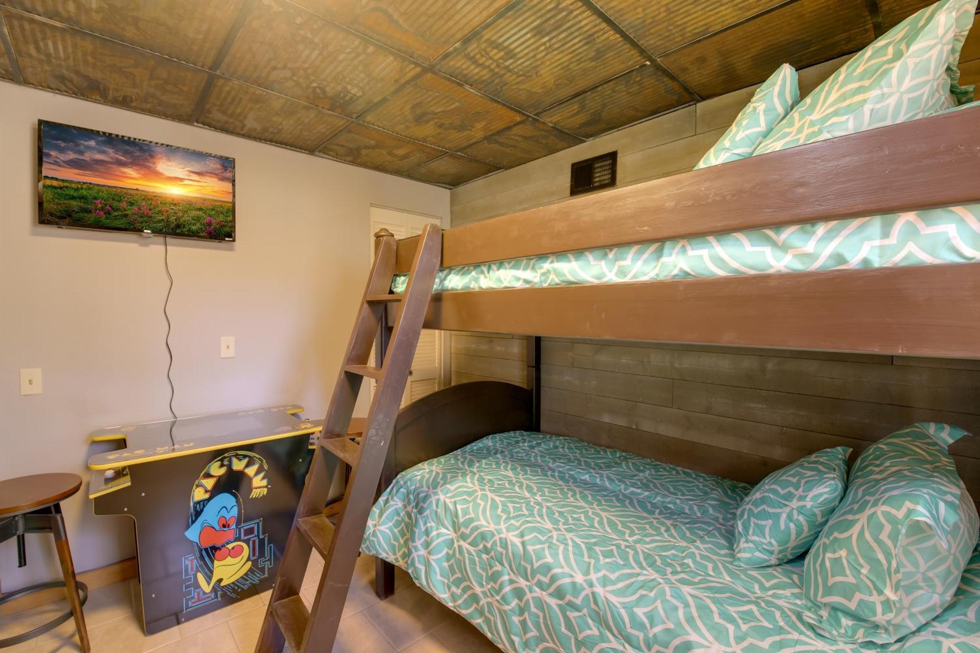 Gatlinburg Mountain Cabin With Hot Tub, Deck And Games Extérieur photo
