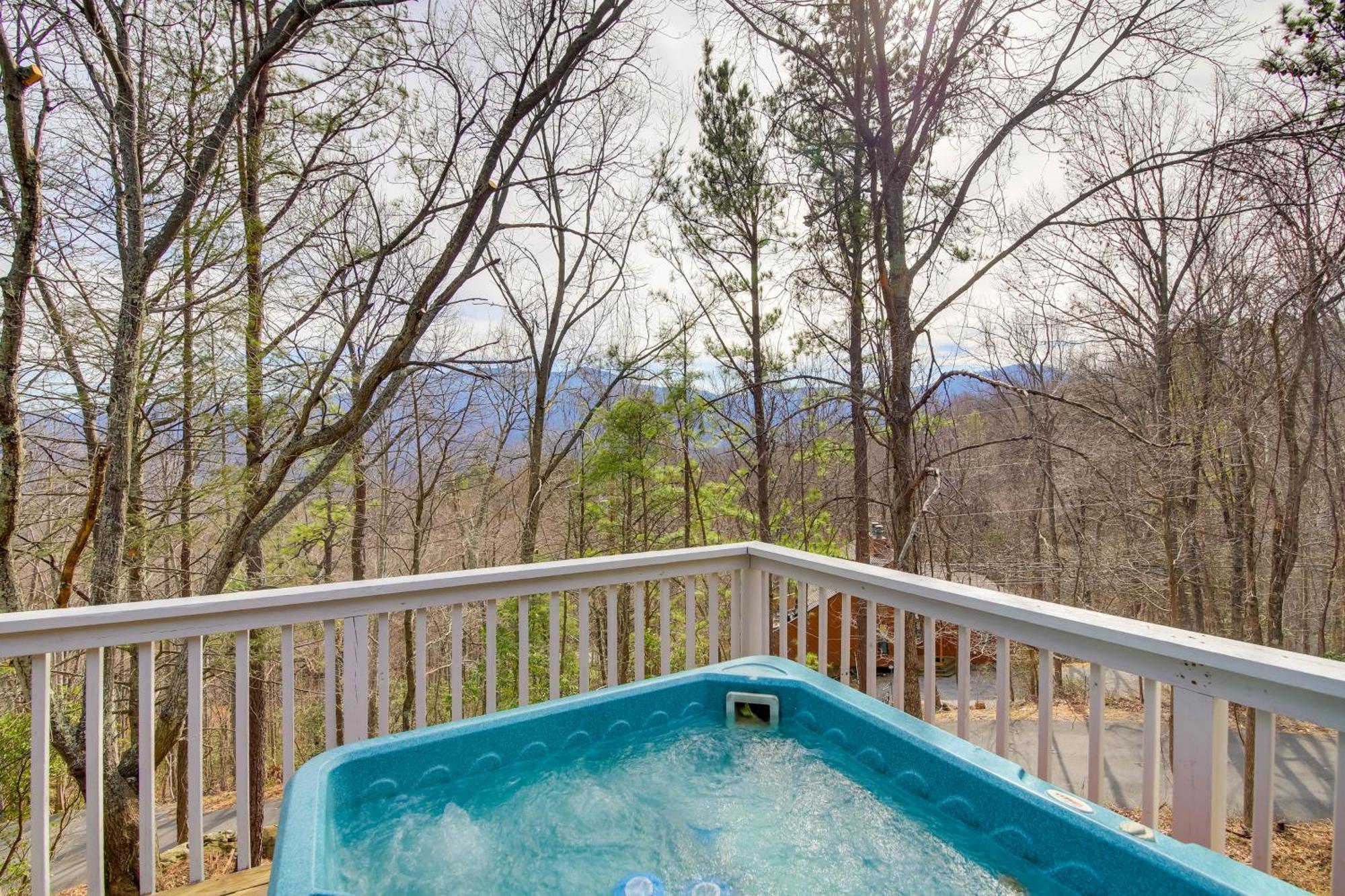 Gatlinburg Mountain Cabin With Hot Tub, Deck And Games Extérieur photo