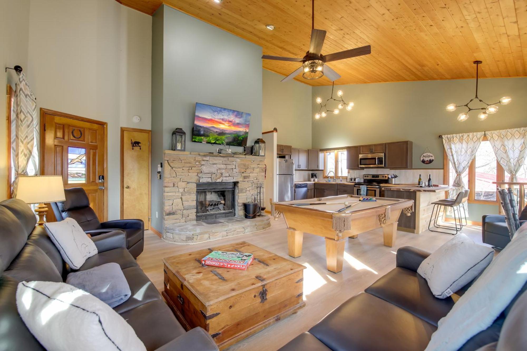 Gatlinburg Mountain Cabin With Hot Tub, Deck And Games Extérieur photo